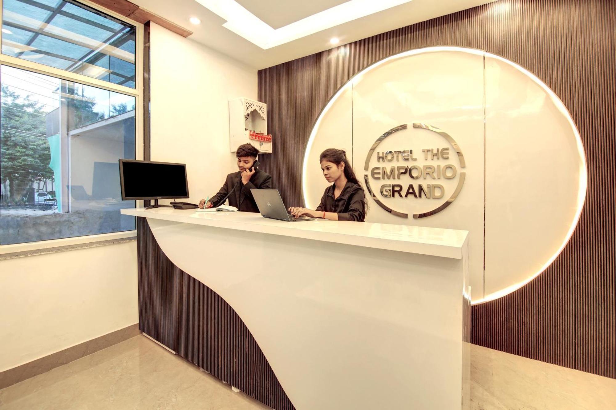 Hotel The Emporio Grand Near Vaishali Metro Station 加济阿巴德 外观 照片